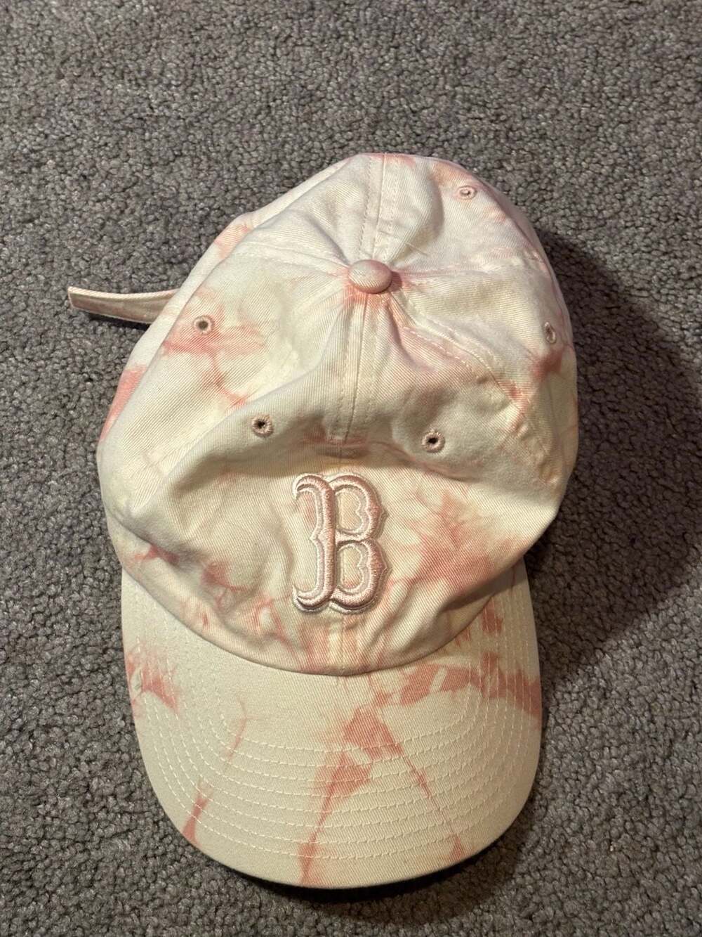 Vintage Boston Red Sox Women's Pink Baseball Cap. Twins Enterprise Inc Strapback